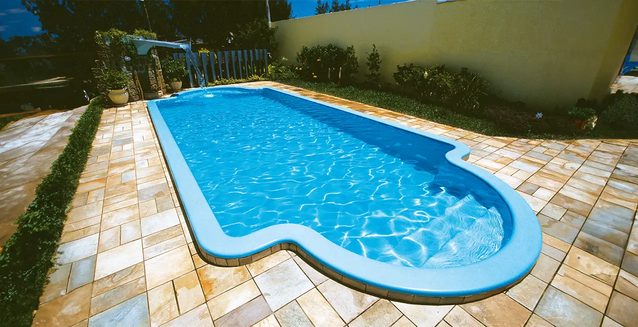 Piscina de fibra Aguazul modelo Itapema